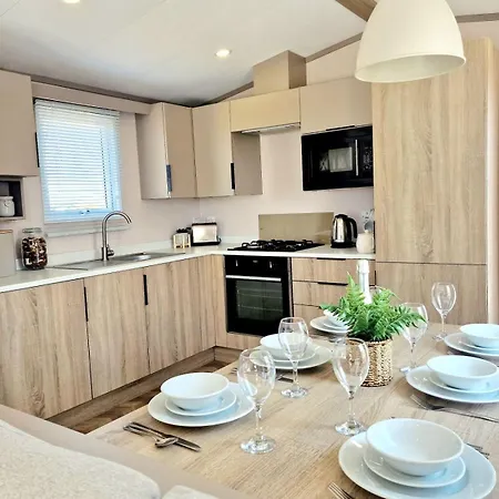 Cornwall Caravan Retreat, Near Perranporth, 3 Bedroom New Quay